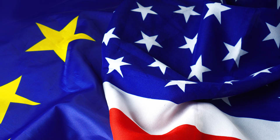 EU:s och USA:s flaggor bredvid varandra